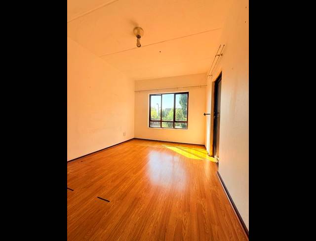 2 BEDROOM APARTMENT FOR SALE IN SUNNINGHILL